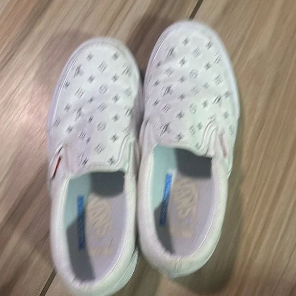 Reflective LV Vans - Picture 7 of 8